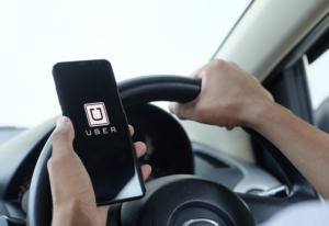 Is there Uber in? 搜尋某個城市是否提供 Uber 或其他車輛共乘服務