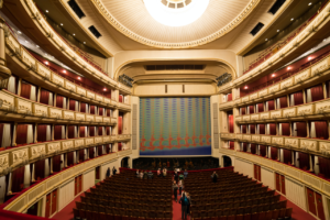 防疫期間維也納國家歌劇院免費開放，歌劇芭蕾舞劇線上串流每日更新